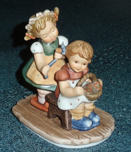 Goebel Berta Hummel "Forever A Friend" BH65 Collectible Best Friends Figurine! - Picture 10 of 11
