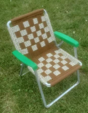 VTG CHILDS ALUMINUM FOLDING LAWN CHAIR BROWN & WHITE MACRAME WEBBING GREEN ARMS