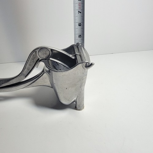 Vintage Wear Ever Aluminum Citrus Juicer Juice Squeezer Strainer Hand Press USA - Picture 22 of 24