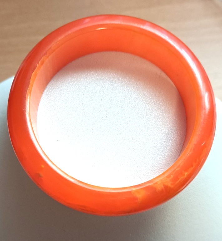 BAKELITE ORANGE MARBLED THICK BANGLE BRACELET VIN… - image 2