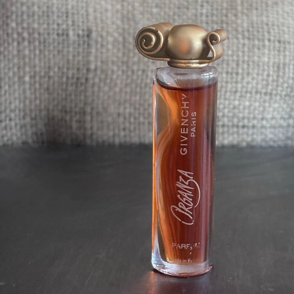 Hot Couture Collection Eau de Parfum Spray 0.5 fl oz y 2 Minis de Viaje Givenchy Foto 2 de 4