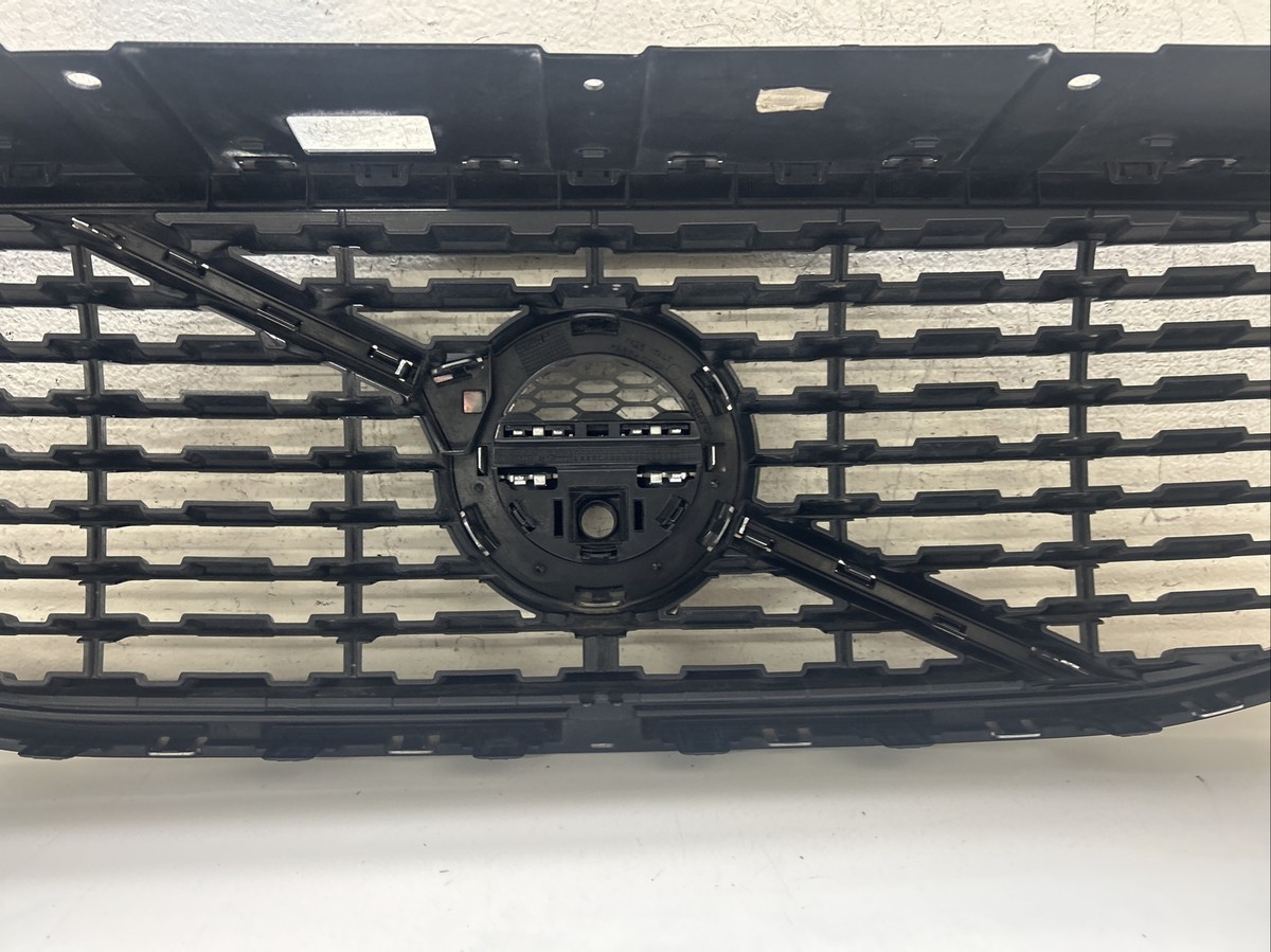 2018 - 2021 Volvo XC60 from Grille Grill Used OEM # 31457607