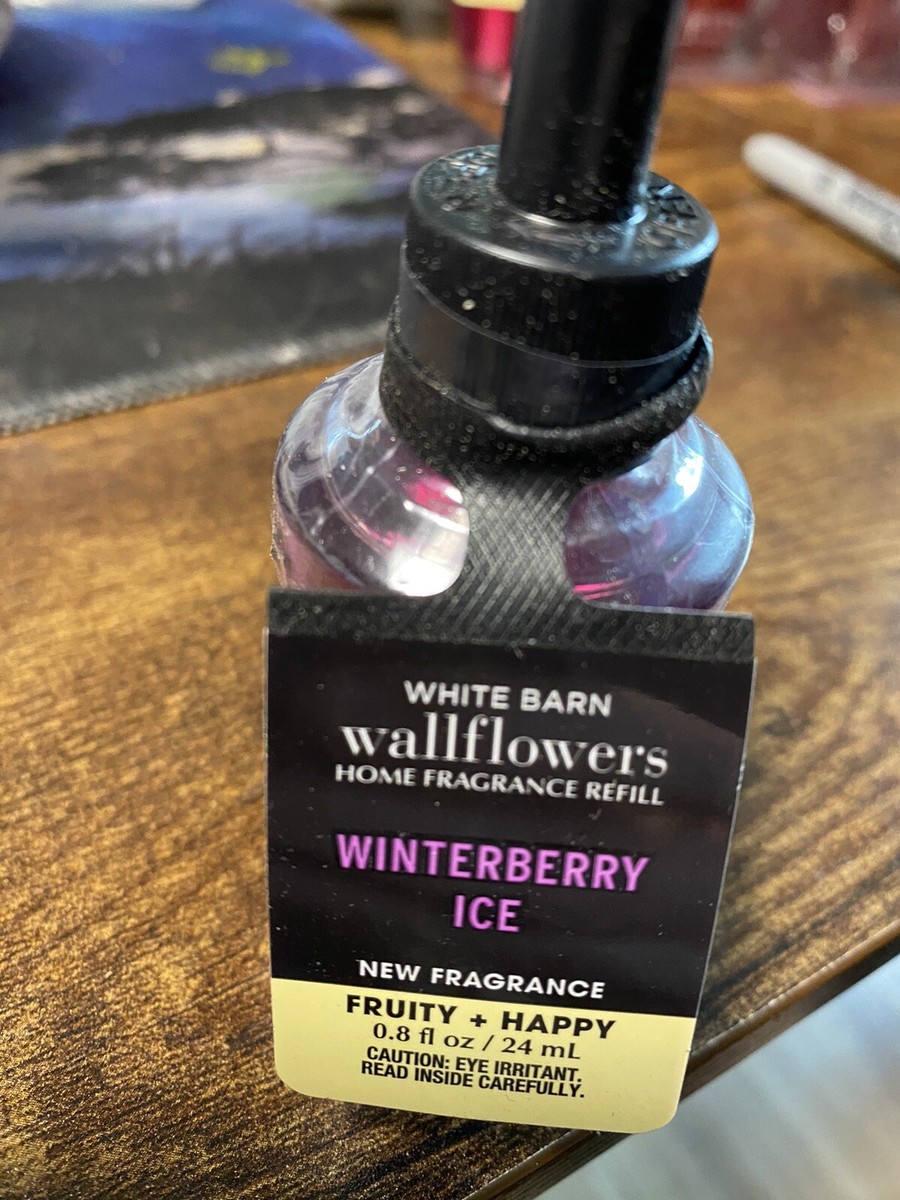 Bath Body Works (2) Winterberry Ice Wallflowers Fragrance Bulb