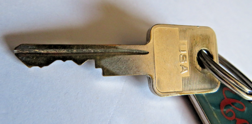 1980s VINTAGE Cadillac Acrylic Keychain FOB With Key for 1957 Coupe Deville - Picture 6 of 8