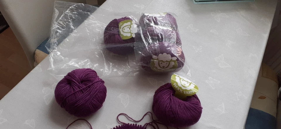 NEU! super weiche Merinowolle 6 x 50 g = 300 g tolles lila