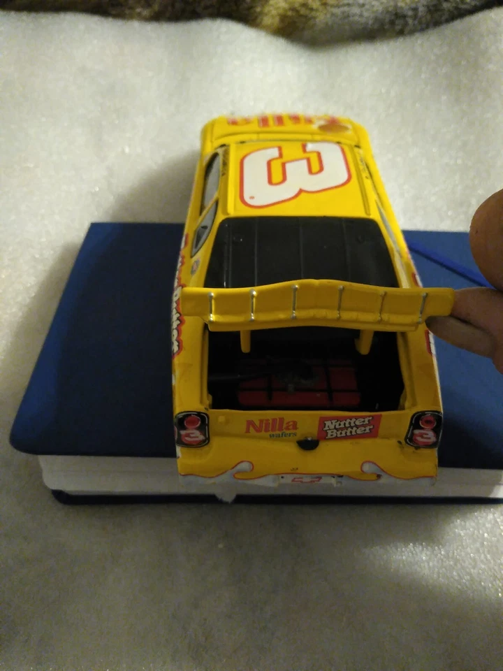 Dale Earnhardt Jr 2002 Nilla Wafers #3 Chevy Busch 1/24 NASCAR Diecast BWC - Imagem 3 de 4