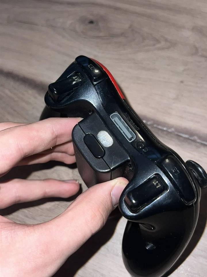 Gamestop Exclusive Fed Radioactive Xbox 360 Wireless Controller - Image 4 of 4