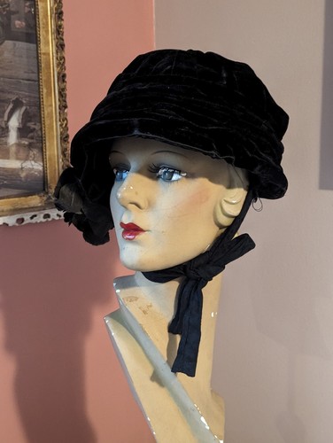 Antique Victorian Black Velvet 19th Century Wire Framed Bonnet Millinary Flowers - Picture 8 of 17