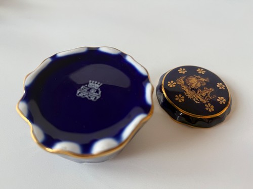 Limoges Cobalt Blue & Gold Porcelain Trinket Box "Courting Couple" - Picture 5 of 8