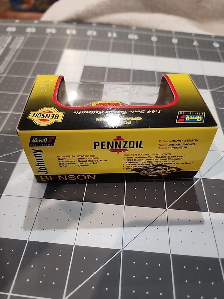 Pontiac Grand Prix 1996 Johnny Benson #30 Pennzoil escala 1:64 Revell Foto 3 de 4