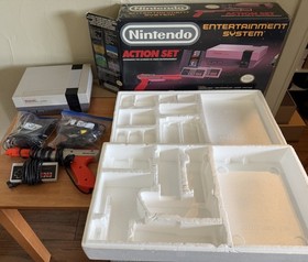 Nintendo NES Action Set Console Bundle + Box, Zapper, Controllers, AV/Power