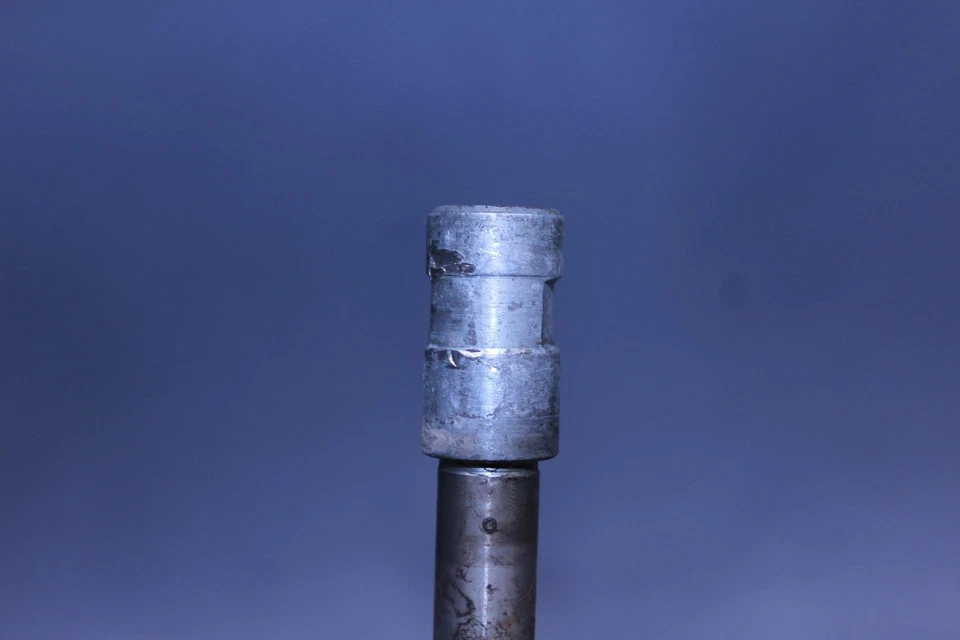 Honda Interceptor 500 1986 VF500F llanta delantera eje pivote perno 44301-KT7-000 Foto 3 de 4