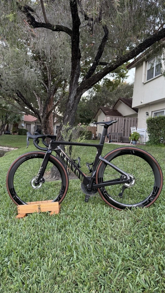 Canyon Aeroad CFR 2025 碳纤维公路自行车 — 第 2/4 张图片