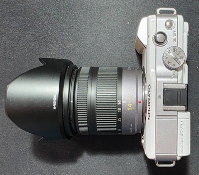 Olympus Pen E-PL1 Digitalkamera mit Lumix 14-42mm mit Mega O.I.S ASPH