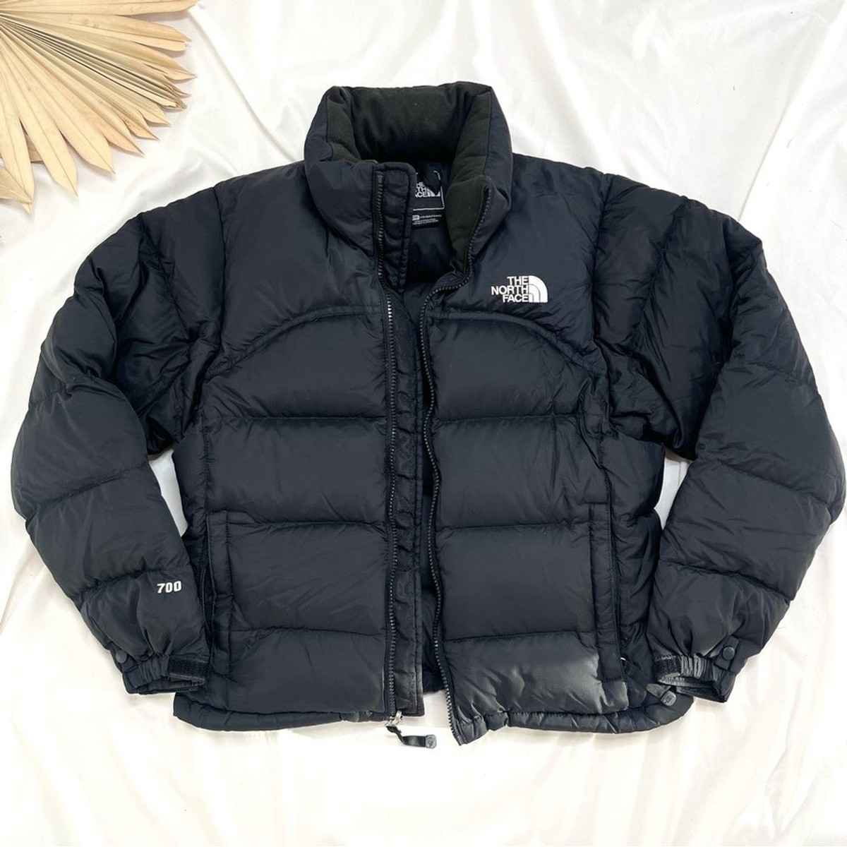 THE NORTH FACE NUPTSE 700 ブラックダウンジャ The North Face Nuptse Goose Down Black Retro 700 Fill Short Puffer