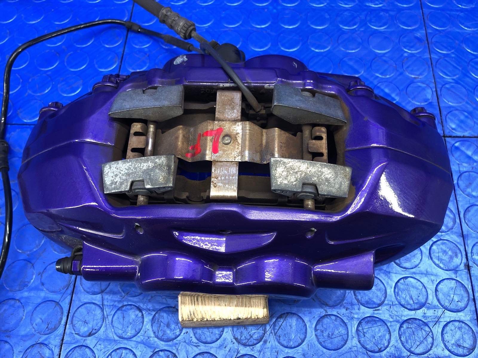 2014-2019 BMW I8 OEM FRONT LEFT BRAKE CALIPER *POWDER COATED*