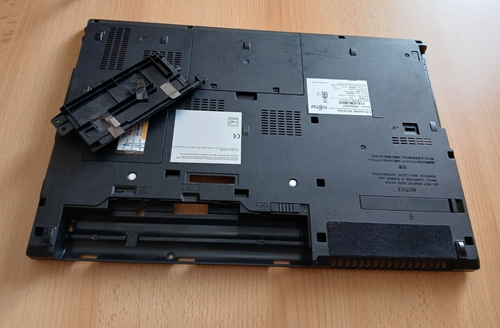 Fujitsu Celsius H730 Gehäuseunterteil inkl. Schrauben *1 Stück* *Gebraucht* - Picture 3 of 6