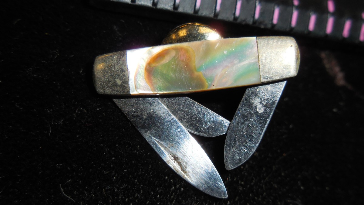 VTG PARKER EAGLE SEKI JAPAN TIE TACK HAT PIN MINIATURE FOLDING