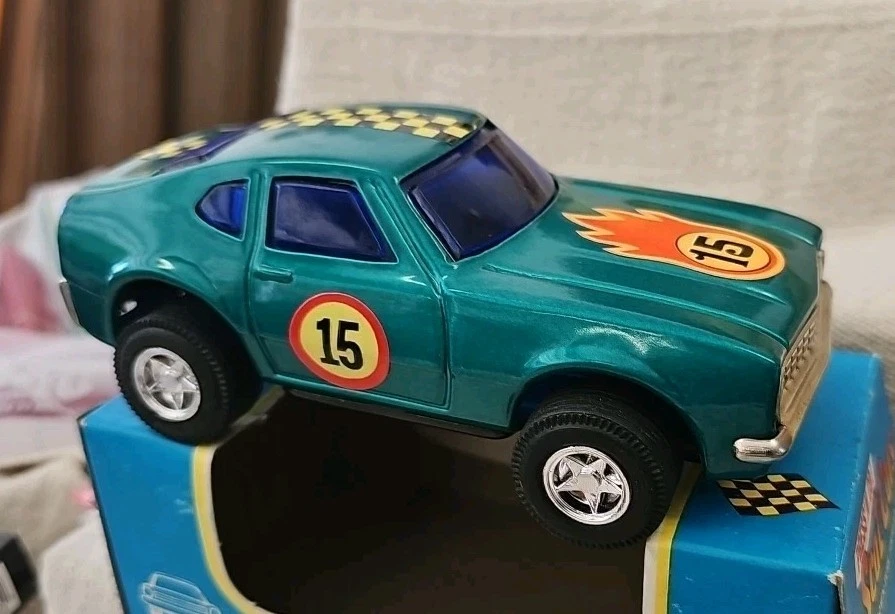 Carro de lata vintage Press 'N Go Scat Cars Marveric fricção - Imagem 2 de 4