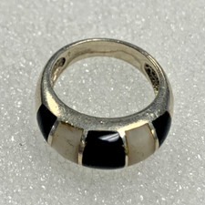 Sterling silver ring with black onyx mother of pearl inlay size 6.5/13mm - 24R