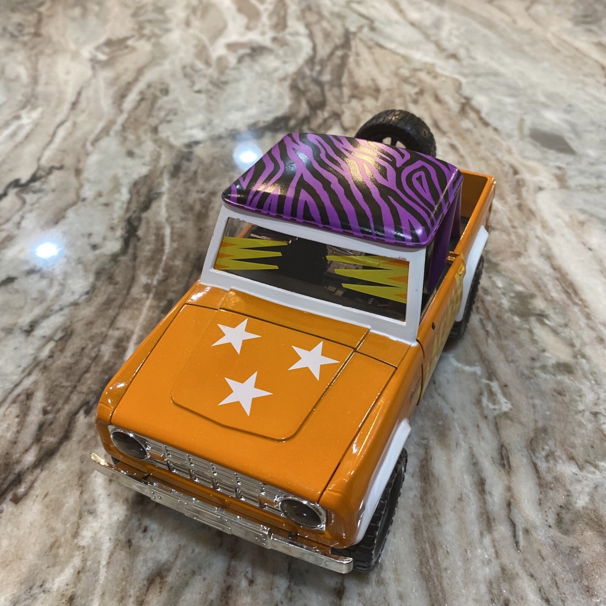 WWE Macho Man Randy Savage 1973 Ford Bronco SUV Truck 1:24