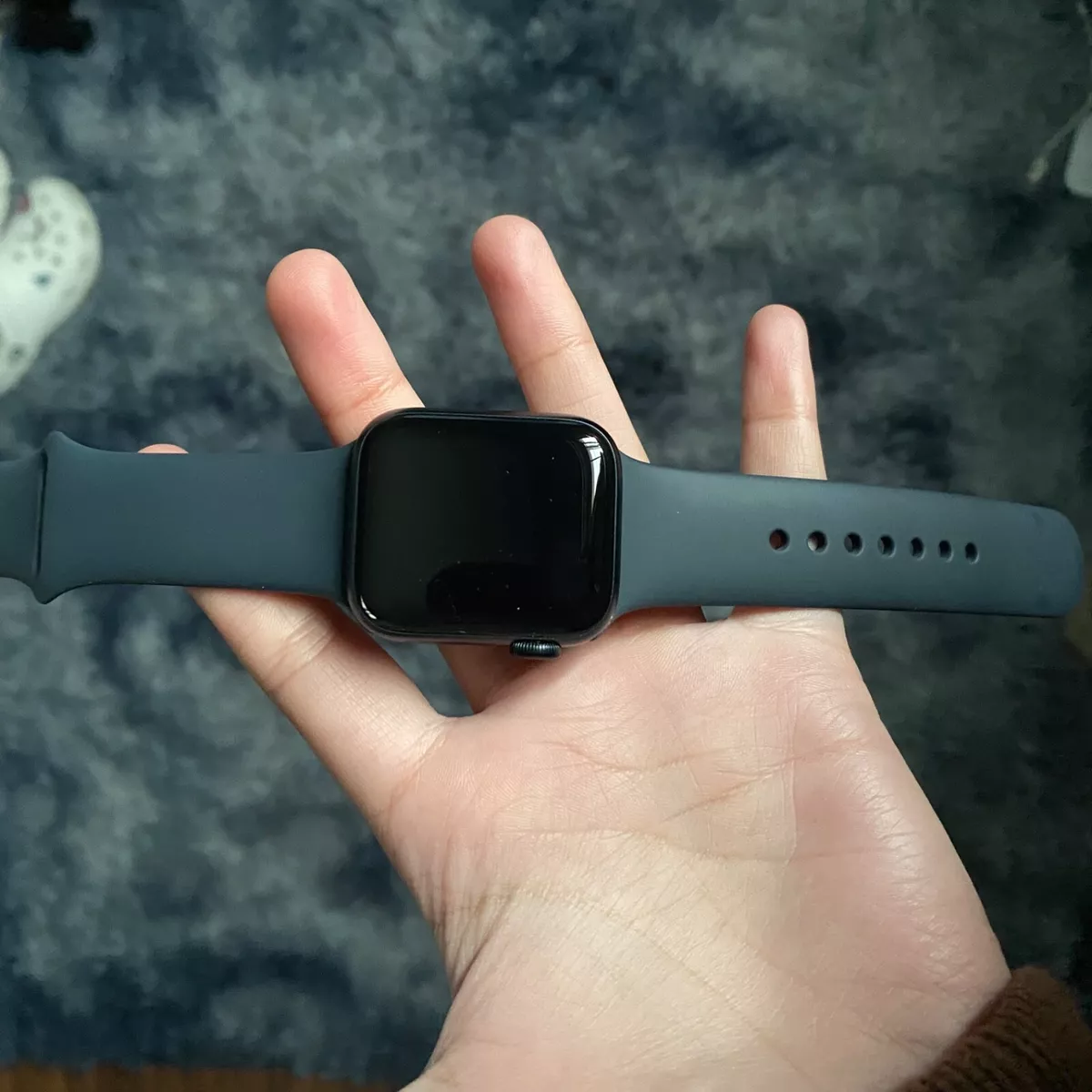 Apple Watch SE 40mm Space Gray Aluminum Case with Black Sport Band