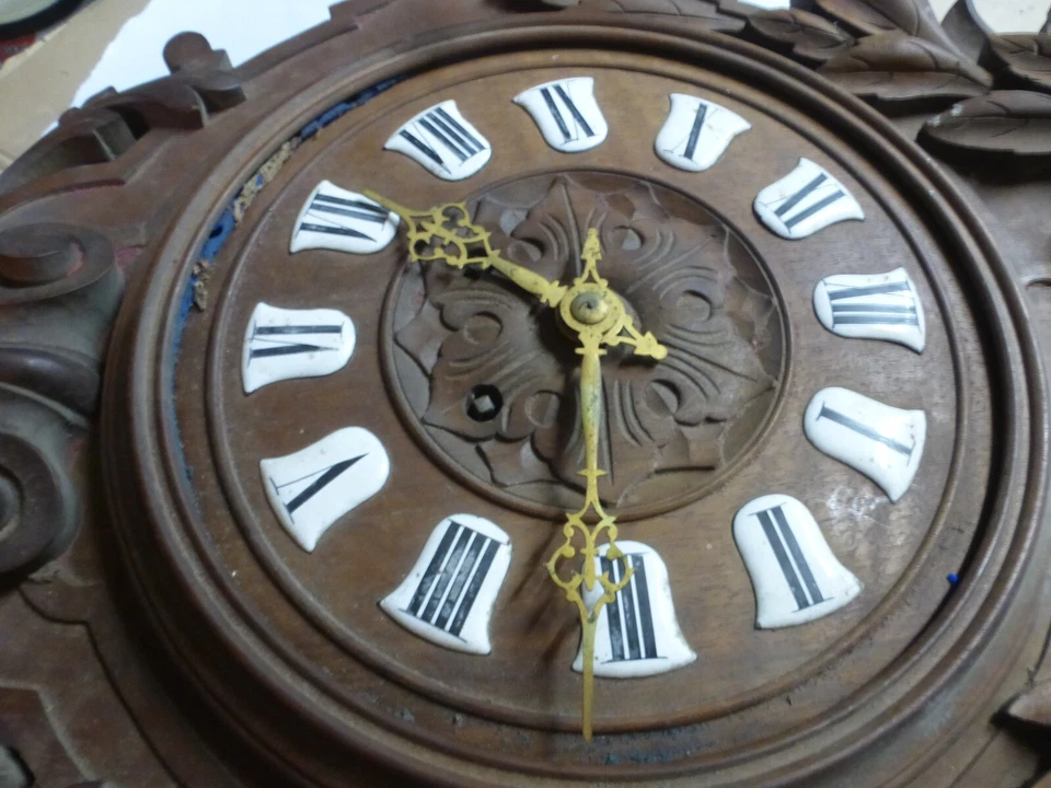 ancienne Pendule murale en bois forêt noire chiffre cartouche à réviser - Photo 3/4