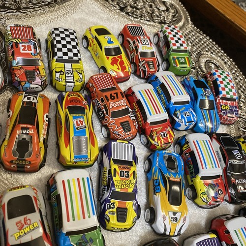 Set of 60 pieces of Hot Wheels. Mixed brands and shapes. - Picture 5 of 7