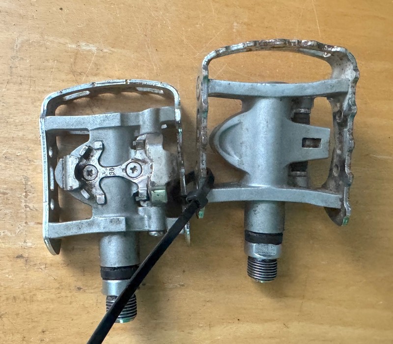 Shimano PD-M324 single sided SPD pedals-898
