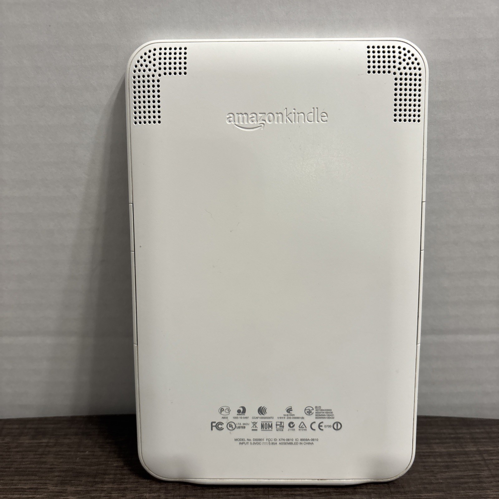 Amazon Kindle Keyboard 3rd Gen White D00901 READ DESCRIPTION