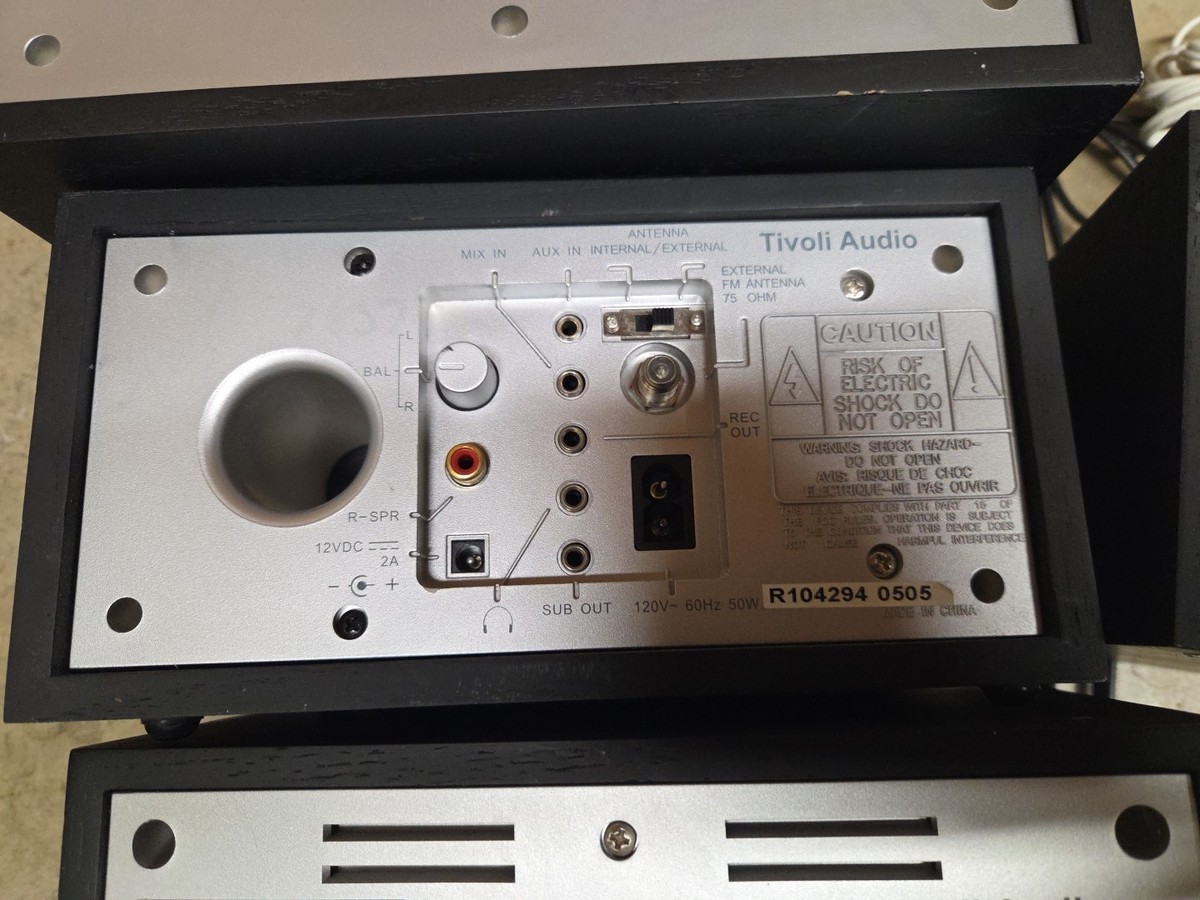 Tivoli Audio Model Two CD AM/FM Stereo Radio Henry Kloss tested
