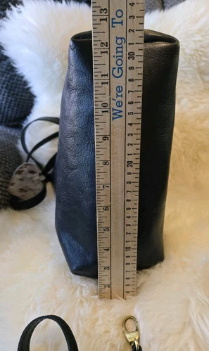 Bolso de Mano Portland de Cuero Grande Guijarro Negro con Correa para el Hombro Etiqueta Colgante de Cuero de Vaca - Imagen 17 de 23