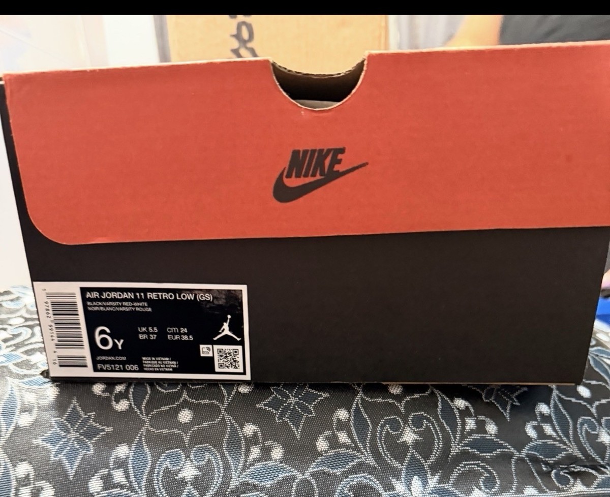 Nike Air Jordan 11 Retro Low 27.5cm箱タグ付き Nike Air Jordan 11 Retro Low (GS) Black Red White Sneaker Youth 6Y