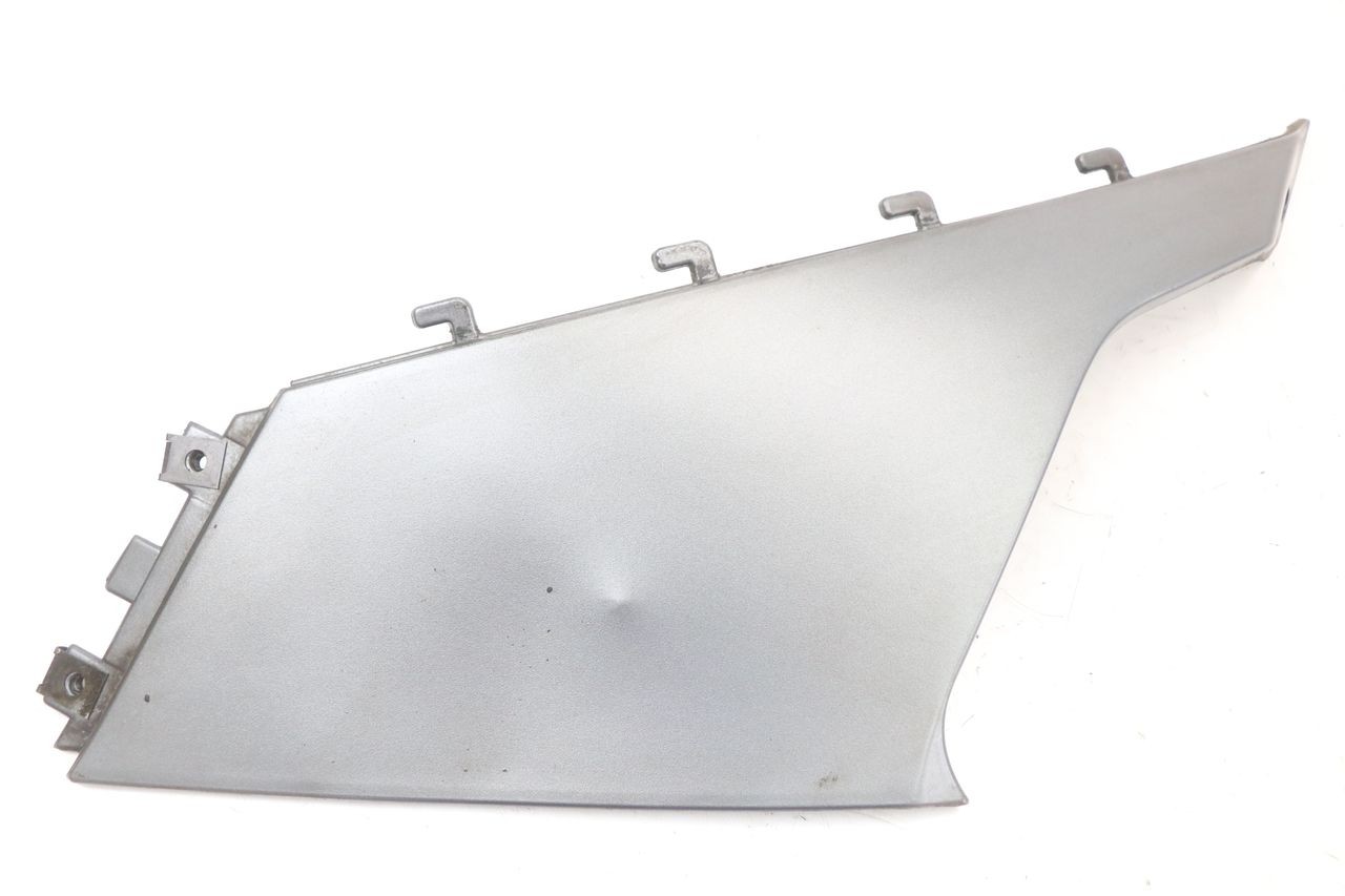 TAPA BAJO EL ASIENTO IZQUIERDO. - BMW C1 125 (2000 - 2003)
