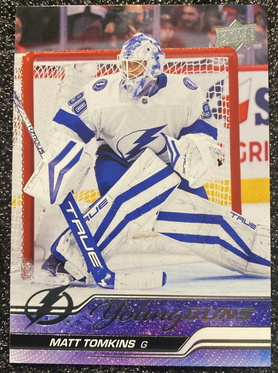 2023-24 UPPER DECK YOUNG GUNS #470 MATT TOMKINS RC LIGHTNING