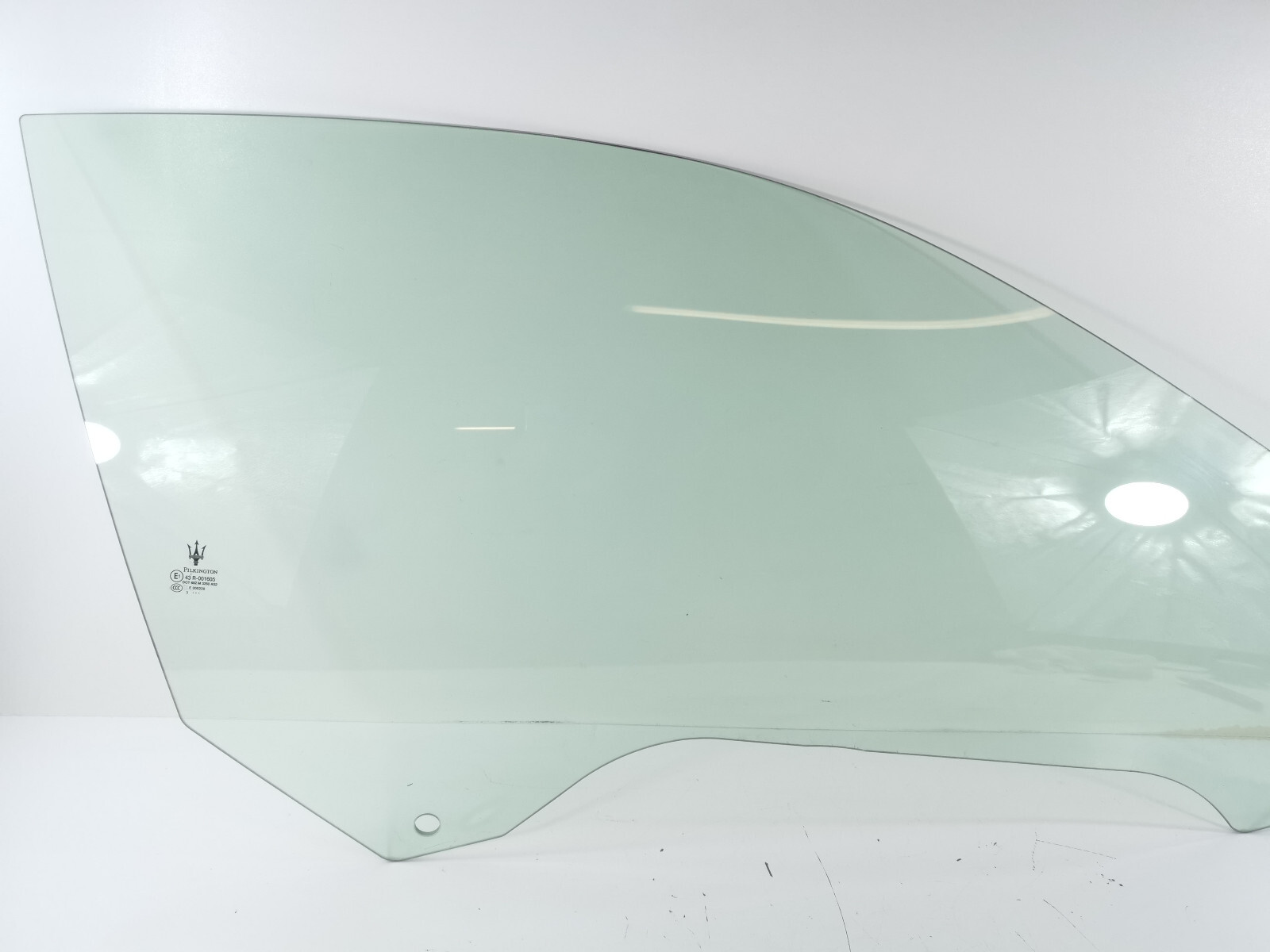 08-19 Maserati GranTurismo M145 Door Window Glass Front Right Passenger Side OEM