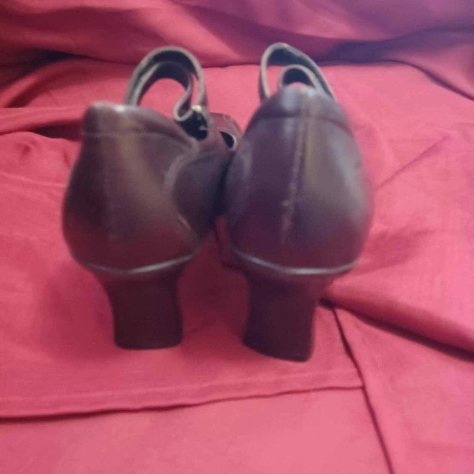 Zapato cómodo de cuero Nurture Mary Jane Pump marrón talla 9 1/2 m Foto 3 de 4