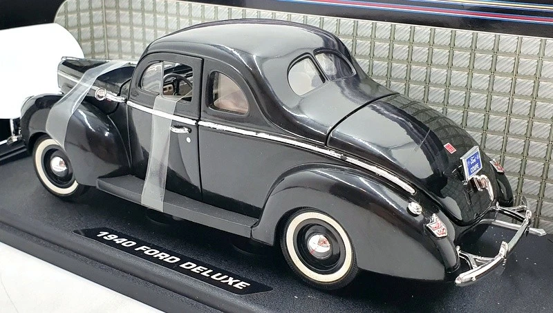 Motor Max 1/18 scale Diecast 73108 - 1940 Ford Deluxe - Black - Image 2 of 4