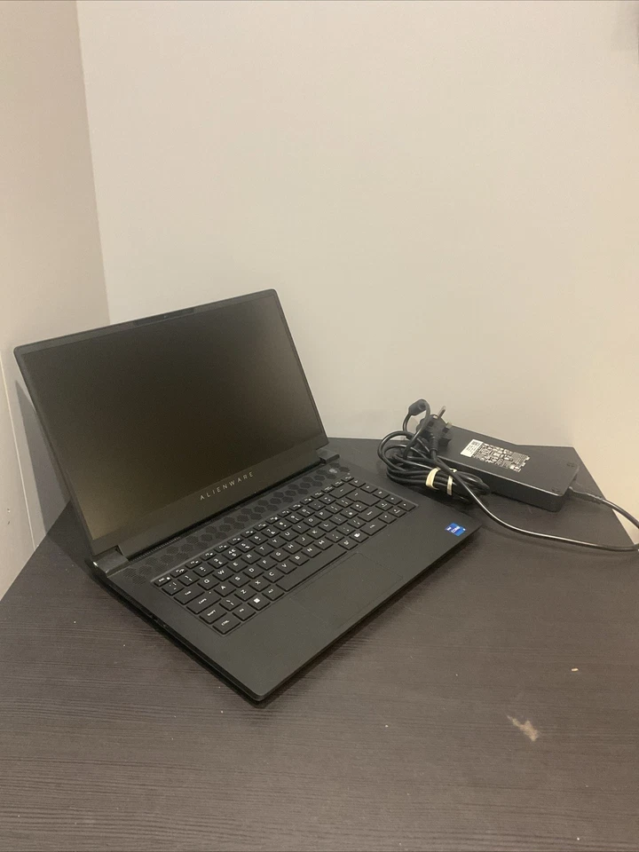 Alienware M15 R7 - Core i7-12700H - 16GB - 1TB - RtX3070 Ti - Motherboard Fault - Image 2 of 4