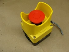 LOT OF 2 IDEC E-STOPS HW1X-BY411-R W/GUARD