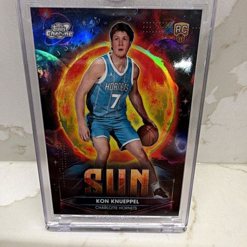 Topps 2025-26 Cosmic Chrome Kon Knueppel RC Planetary Pursuit Sun #PPS-10