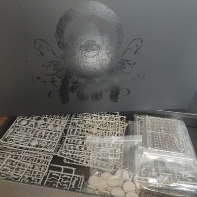 Kingdom Death Monster 1.5 plus 5 große Erweiterungen und Extras