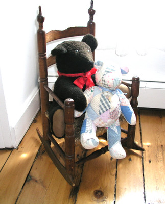 Rare Antique Bergen County Hackensack, N.J. Child's Rocking Chair Circa 1790's