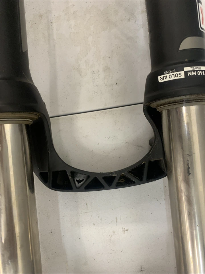 RockShox Sektor 27.5” Forks 140mm Solo Air Tk Silver Bent Lower For Parts Only - Image 3 of 4