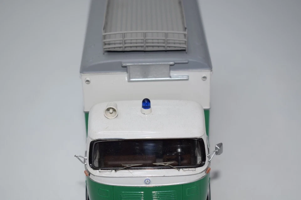 B87 1:43 PREMIUM CLASSIXXS MERCEDES-BENZ LP911 CAMION POLIZIA BUONE CONDIZIONI. - Immagine 4 di 4