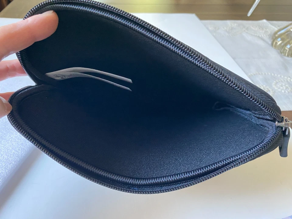 NUEVO Amazon Basics Negro Tablet Funda Suave/Bolsa/Funda/Funda - 8" x 10" (Exterior) Foto 3 de 3