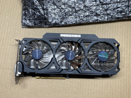 GIGABYTE RADEON R9 290 WINDFORCE 4GB GV-R929wf3-4GD GDDR5 GPU - Picture 9 of 9