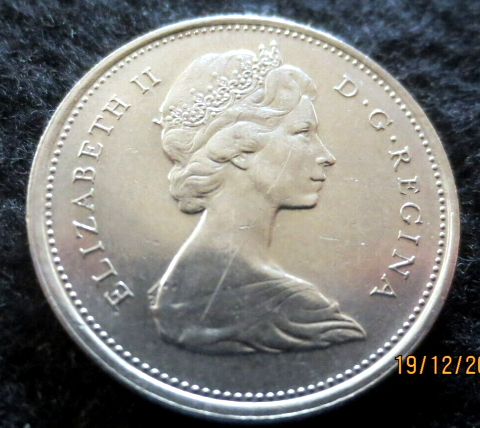1974 QUEEN ELIZABETH ll CANADIAN 25 CENT CARILOU SILVER COIN