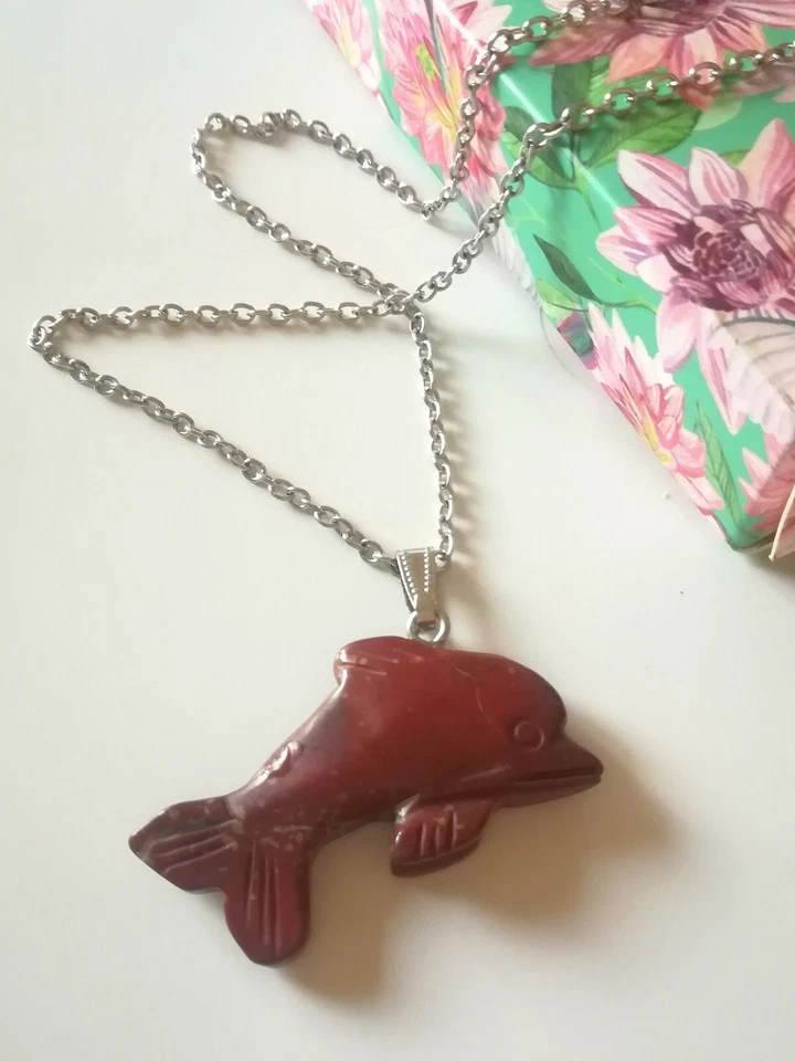 COLLANA DELFINO IN ARGENTO CON CIONDOLO DIASPRO ROSSO NATURALE SCOLPITO A MANO - Immagine 2 di 4