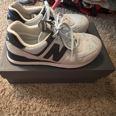 New Balance 574 Classic Gray Black White Suede Mesh Low Top Lace Up Sneakers
